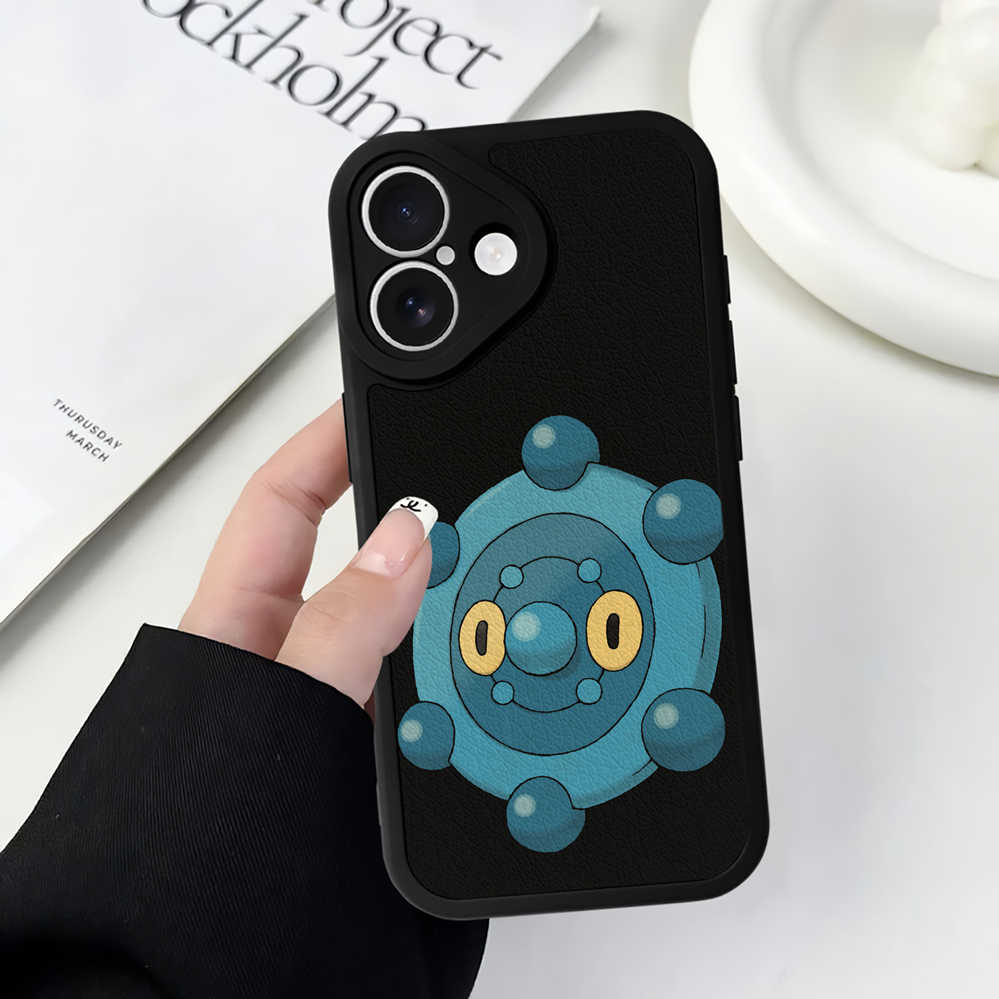 （画像用） ポケットモンスター Pokémon 【iPhone 16シリーズ対応】シリコンスマホケース（レザー調） 材質：シリコン